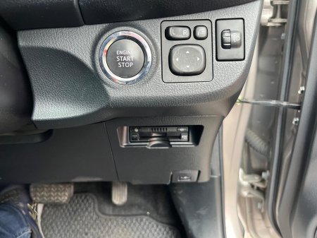 2019 Toyota Vitz - photo 14