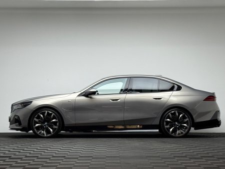 2025 BMW 5-Series - photo 7