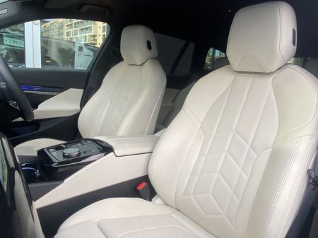 2025 BMW 5-Series - photo 12