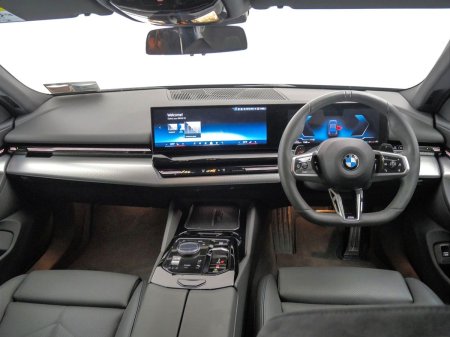 2024 BMW 5-Series - photo 4