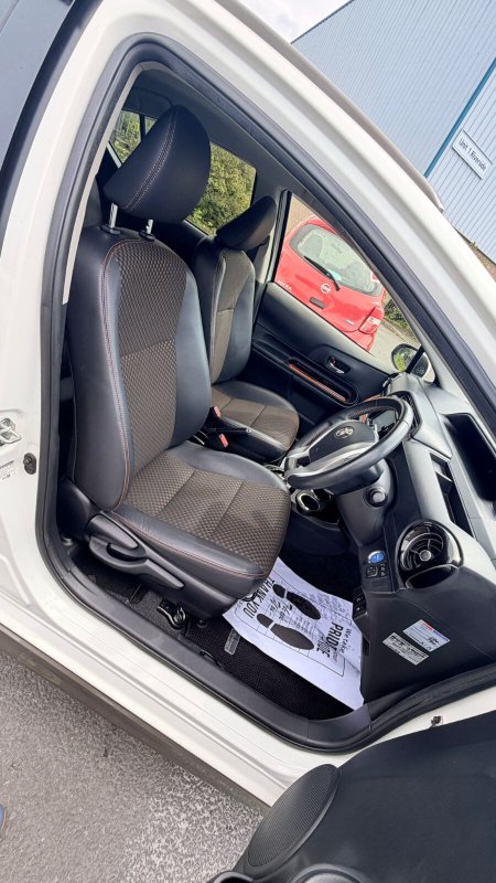 2015 Toyota Aqua - photo 10