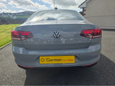 2022 Volkswagen Passat - photo 2