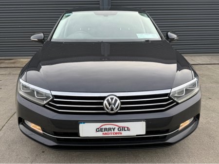 2018 Volkswagen Passat - photo 2