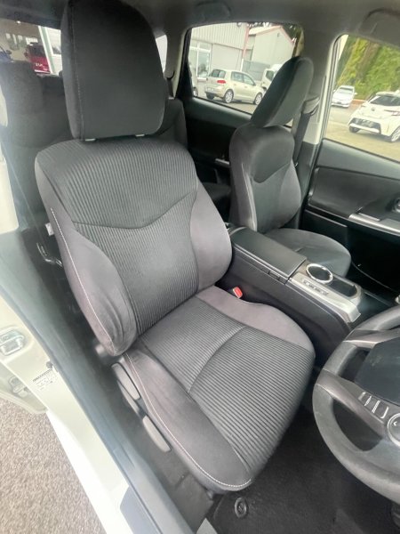 2016 Toyota Prius - photo 13