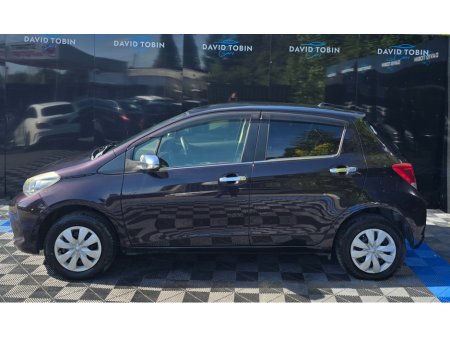 2015 Toyota Vitz - photo 14