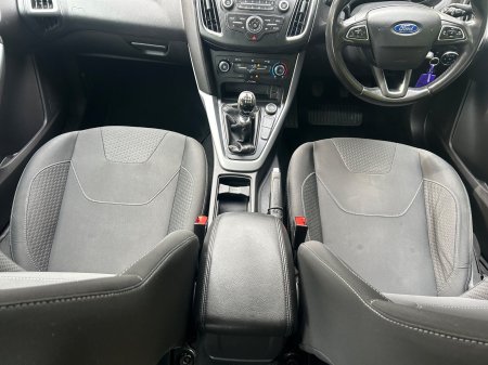 2016 Ford Focus - photo 17