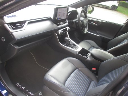 2025 Toyota RAV4 - photo 8