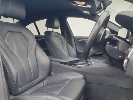 2022 BMW 5-Series - photo 12