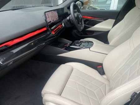 2025 BMW 5-Series - photo 13
