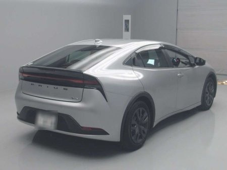 2024 Toyota Prius - photo 2