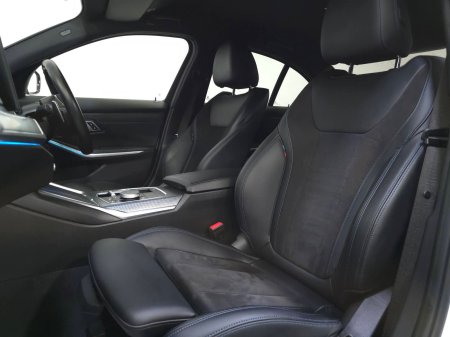 2023 BMW 3-Series - photo 18