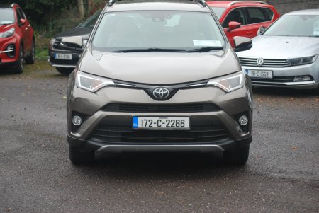 2017 Toyota RAV4 - photo 2