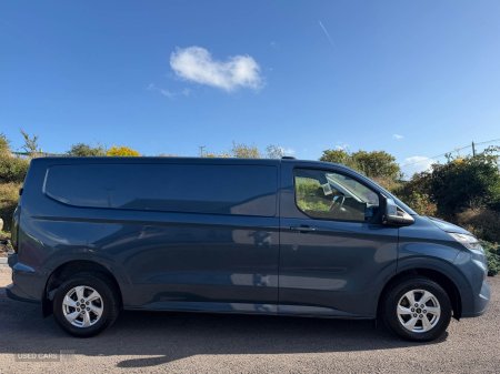 2025 Ford Transit Custom - photo 2