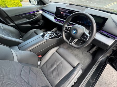 2024 BMW 5-Series - photo 9