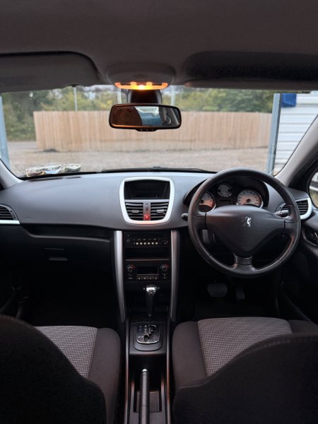 2010 Peugeot 207 - photo 27