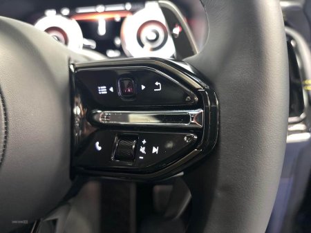 2025 Aston Martin DBX - photo 33