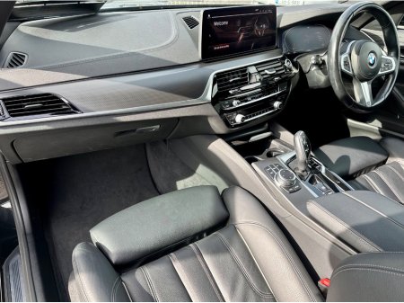 2022 BMW 5-Series - photo 12