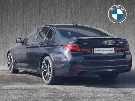 2022 BMW 5-Series - photo 2