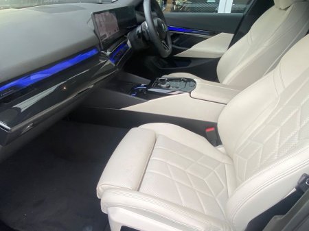 2025 BMW 5-Series - photo 11