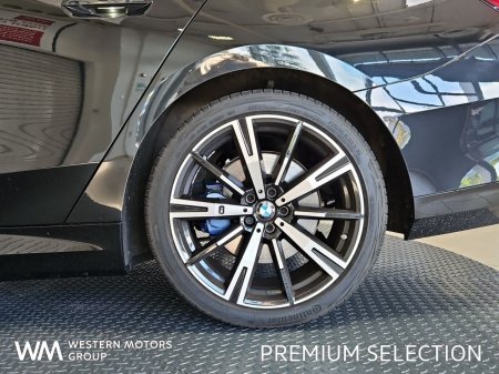 2025 BMW 5-Series - photo 6
