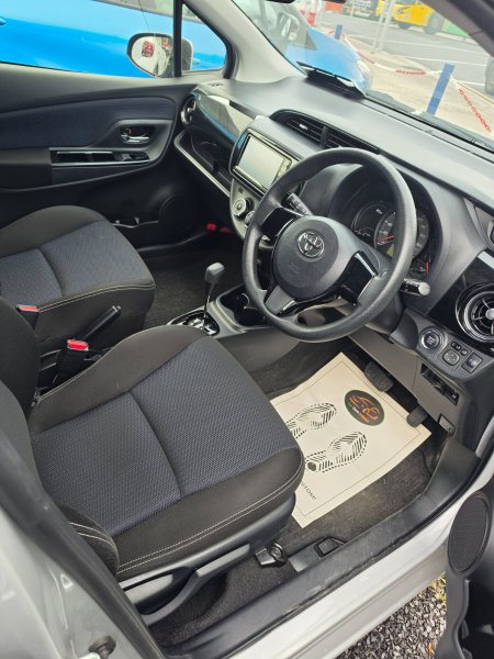 2018 Toyota Vitz - photo 10