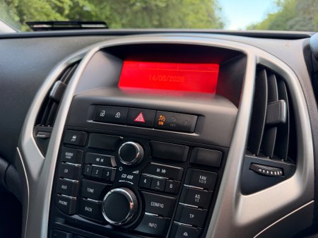2011 Opel Astra - photo 11