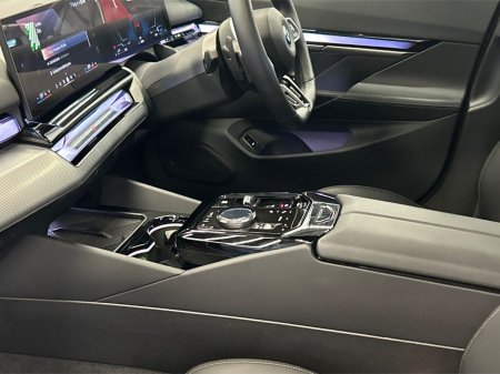 2026 BMW 5-Series - photo 7