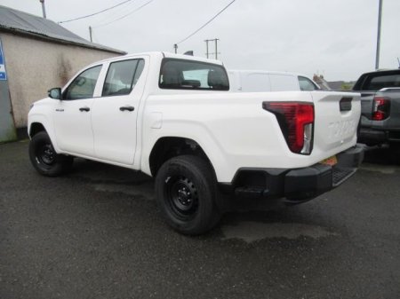 2026 Toyota Hilux - photo 2