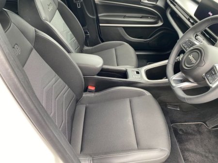 2025 Jeep Avenger - photo 18