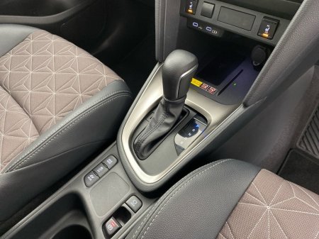 2025 Toyota Yaris Cross - photo 16