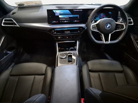 2024 BMW 3-Series - photo 14