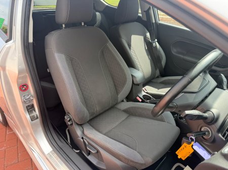 2015 Ford Fiesta - photo 15