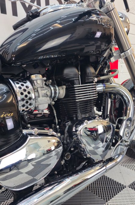 2010 Triumph Bonneville - photo 17