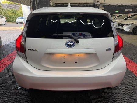 2015 Toyota Aqua - photo 17
