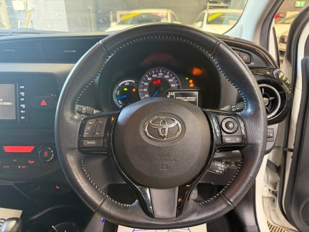 2018 Toyota Vitz - photo 21