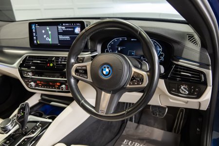 2023 BMW 5-Series - photo 9