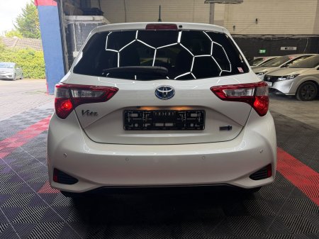 2018 Toyota Vitz - photo 19