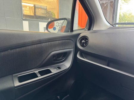 2018 Toyota Vitz - photo 14
