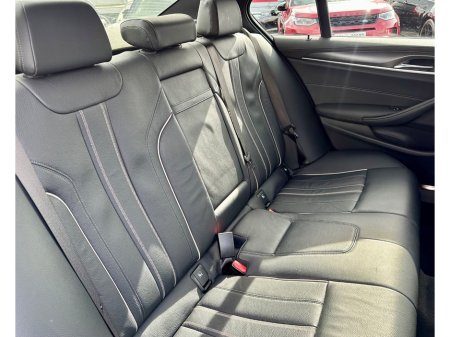 2022 BMW 5-Series - photo 17