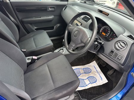 2010 Suzuki Swift - photo 8