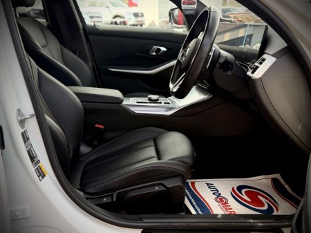 2025 BMW 3-Series - photo 9