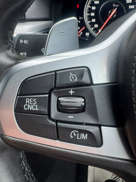 2017 BMW 5-Series - photo 26
