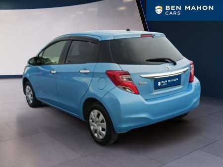 2015 Toyota Vitz - photo 3
