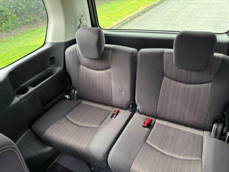 2015 Nissan Serena - photo 12