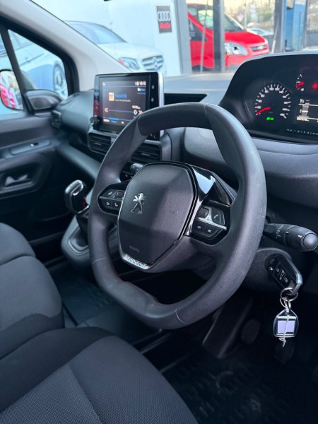 2020 Peugeot Partner - photo 8