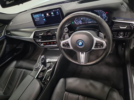 2022 BMW 5-Series - photo 6
