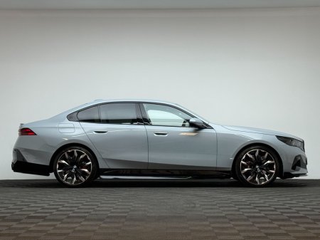 2026 BMW 5-Series - photo 8