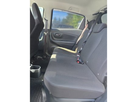 2017 Toyota Vitz - photo 11