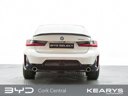 2025 BMW 3-Series - photo 2