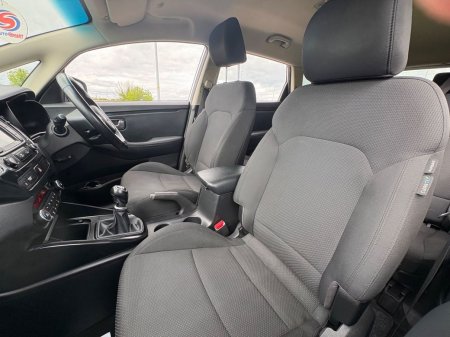 2016 Kia Carens - photo 12